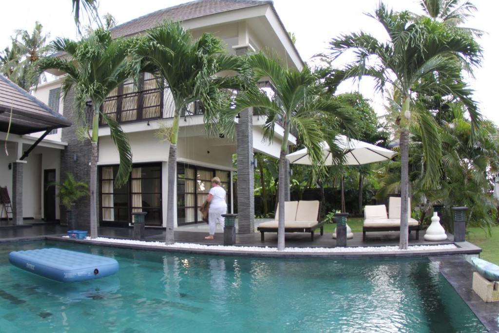 Villa Dunia Impian Кубутамбахан Экстерьер фото